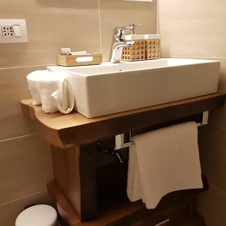 Foresteria Lombarda La Guest house *